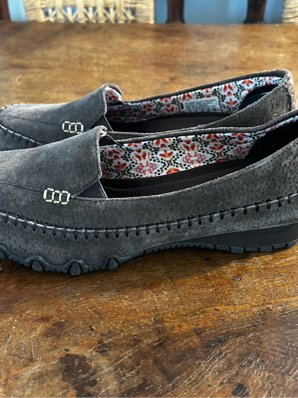 Women’s Sketchers Relaxed Fit Memory Foam Chocolate Sure Slip On Loafers Size 9 - Picture 2 of 7